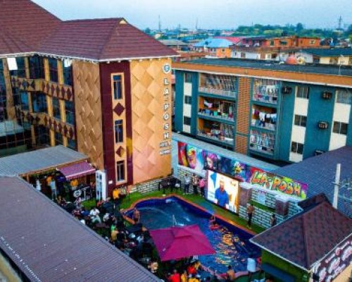 Imagem da galeria de La Posh Hotel And Lounge Coker