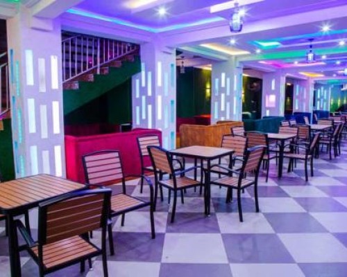 Imagem da galeria de La Posh Hotel And Lounge Coker